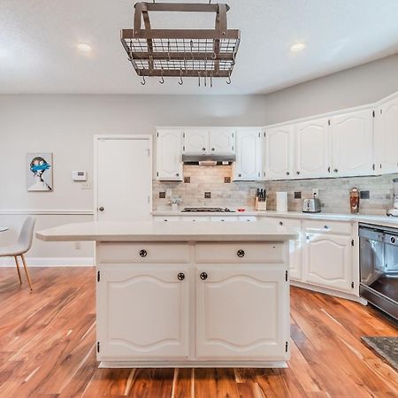 * *Astounding House **Perfect For Family And Friends , Pool , Hot Tub, & Game Room Алън Екстериор снимка