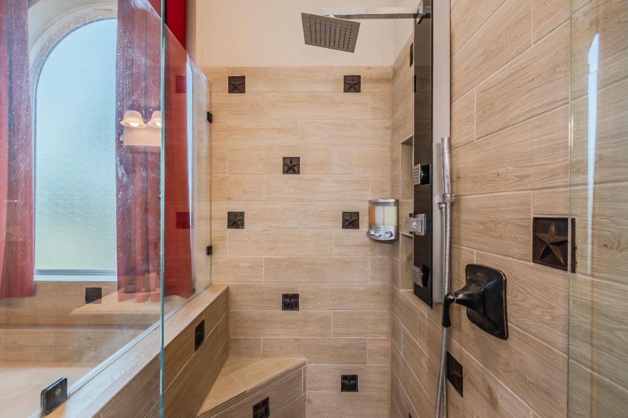 * *Astounding House **Perfect For Family And Friends , Pool , Hot Tub, & Game Room Алън Екстериор снимка